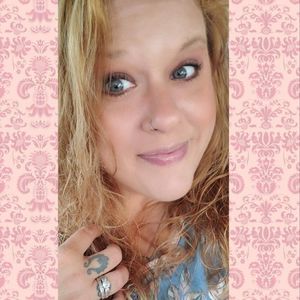 Meet your Posher, Casey